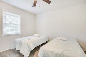 Updated Home w/ Yard ~ 14 Mi to Quartz Mountain!