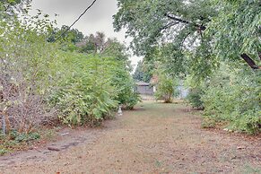 Updated Home w/ Yard ~ 14 Mi to Quartz Mountain!