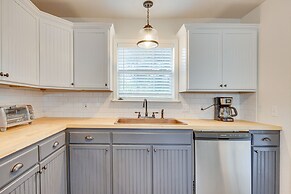 Updated Home w/ Yard ~ 14 Mi to Quartz Mountain!