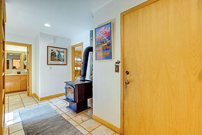 Bend Getaway With Cozy Fireplace