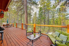 Bend Getaway With Private Hot Tub & Cozy Fireplace