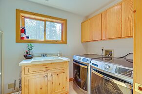 Bend Getaway With Cozy Fireplace