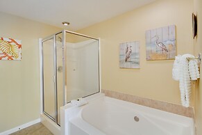 Beachfront Gulfport Vacation Rental w/ Balcony!