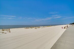 Beachfront Gulfport Vacation Rental w/ Balcony!