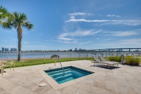 Luxe Resort Condo - 2 Mi to Daytona Beach!