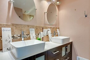 Spacious Aurora Retreat w/ Game Room + Hot Tub!