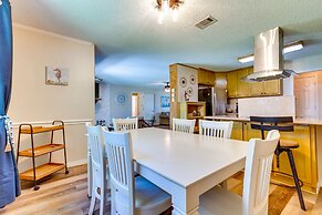 Gulf Breeze Oasis w/ Patio, Grill & Beach Chairs