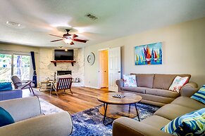 Gulf Breeze Oasis w/ Patio, Grill & Beach Chairs