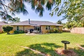 Gulf Breeze Oasis w/ Patio, Grill & Beach Chairs