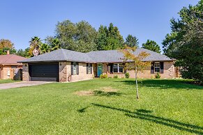 Gulf Breeze Oasis w/ Patio, Grill & Beach Chairs