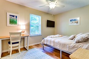 Gulf Breeze Oasis w/ Patio, Grill & Beach Chairs