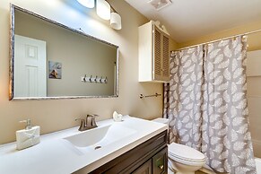 Gulf Breeze Oasis w/ Patio, Grill & Beach Chairs