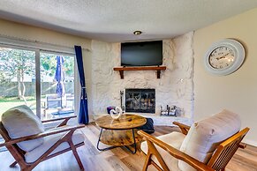 Gulf Breeze Oasis w/ Patio, Grill & Beach Chairs