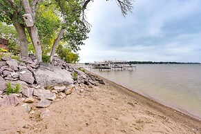 Waterfront Lake Poinsett Cottage w/ Private Beach!