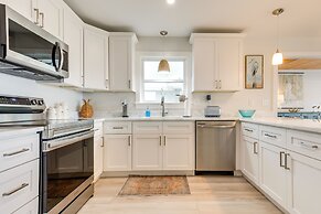 Dauphin Island Vacation Rental: Close to Beaches!