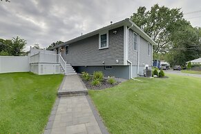 Beautiful 3 BR Home w/ Workspace: 20 Min to Boston