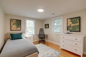 Beautiful 3 BR Home w/ Workspace: 20 Min to Boston