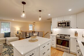 Beautiful 3 BR Home w/ Workspace: 20 Min to Boston