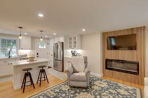 Beautiful 3 BR Home w/ Workspace: 20 Min to Boston