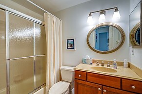 3 Mi to Beaches: Naples Condo w/ Pool Access!