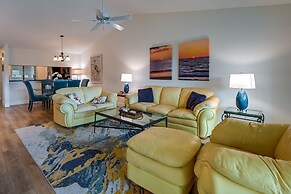 3 Mi to Beaches: Naples Condo w/ Pool Access!