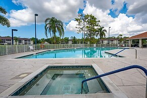 3 Mi to Beaches: Naples Condo w/ Pool Access!