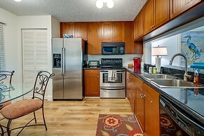 3 Mi to Beaches: Naples Condo w/ Pool Access!