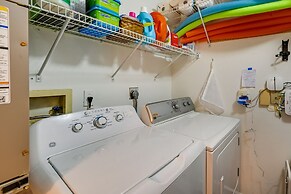 3 Mi to Beaches: Naples Condo w/ Pool Access!