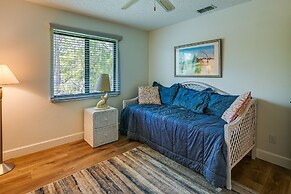 3 Mi to Beaches: Naples Condo w/ Pool Access!