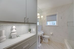 2 Mi to Downtown Austin: Family Home w/ Porch!