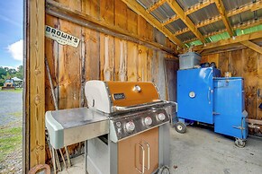 Buskirk Vacation Rental w/ Deck & Putting Green!