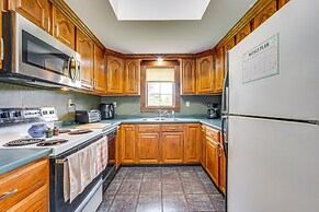 Buskirk Vacation Rental w/ Deck & Putting Green!