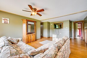 Buskirk Vacation Rental w/ Deck & Putting Green!