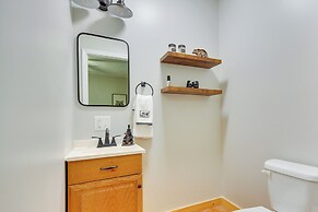 Mtn View + Fire Pit: Pet-friendly Woodlawn Cabin!