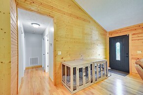 Mtn View + Fire Pit: Pet-friendly Woodlawn Cabin!