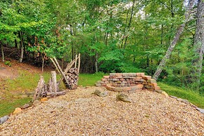 Mtn View + Fire Pit: Pet-friendly Woodlawn Cabin!