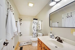 Mtn View + Fire Pit: Pet-friendly Woodlawn Cabin!