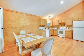 Mtn View + Fire Pit: Pet-friendly Woodlawn Cabin!