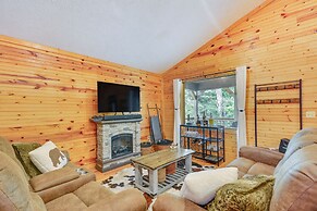 Mtn View + Fire Pit: Pet-friendly Woodlawn Cabin!