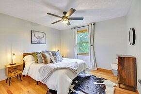 Mtn View + Fire Pit: Pet-friendly Woodlawn Cabin!