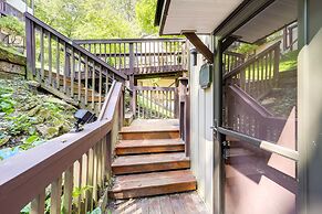 1 Mi to Ski: Condo w/ Fireplace in Beech Mountain!