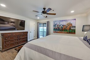 Luxury Lakefront Hot Springs Condo w/ Pools!