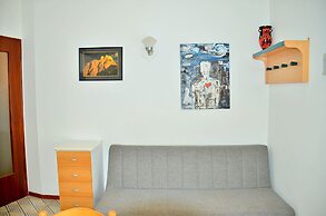 Bright Apartment With Garden