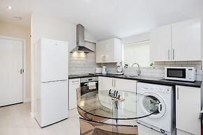 Studio Flat in Bedford Near Hospital & Stations