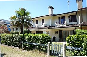 Precious Villa With Private Garden and Barbecue