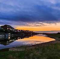 Beautifully Furnished Home - 5 Minutes to the Sea!