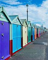 Beautifully Furnished Home - 5 Minutes to the Sea!
