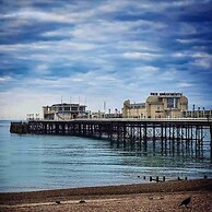 Beautifully Furnished Home - 5 Minutes to the Sea!