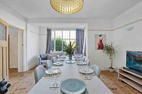 Beautifully Furnished Home - 5 Minutes to the Sea!