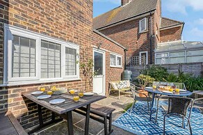Beautifully Furnished Home - 5 Minutes to the Sea!